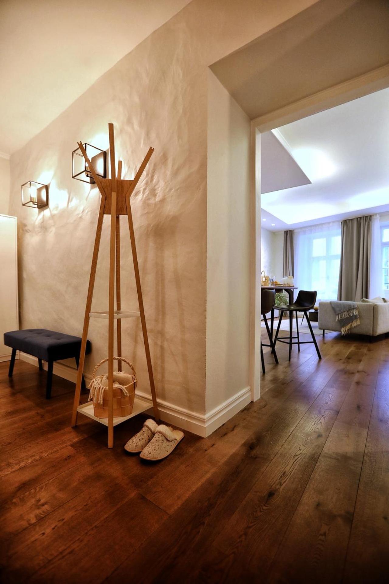 Town Hall Square Apartment *